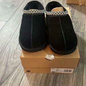 Black uggs Tasman 2 size 5 youth